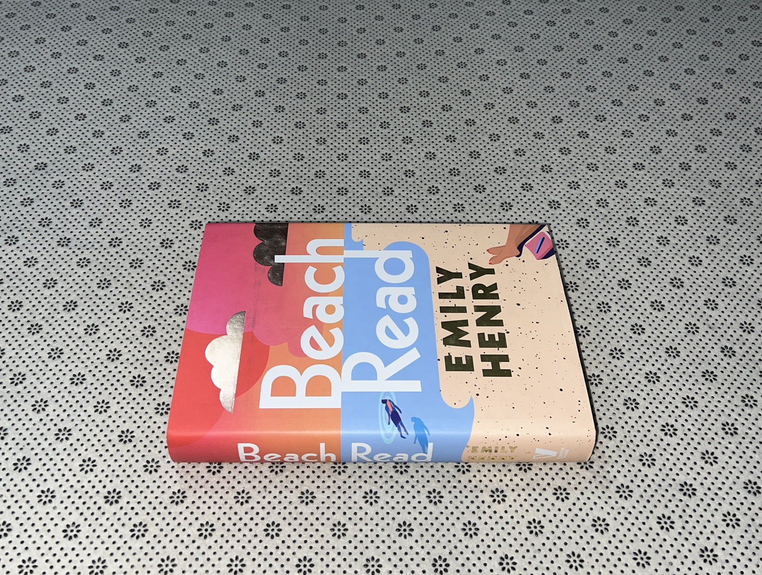 BEACH READ by Emily Henry