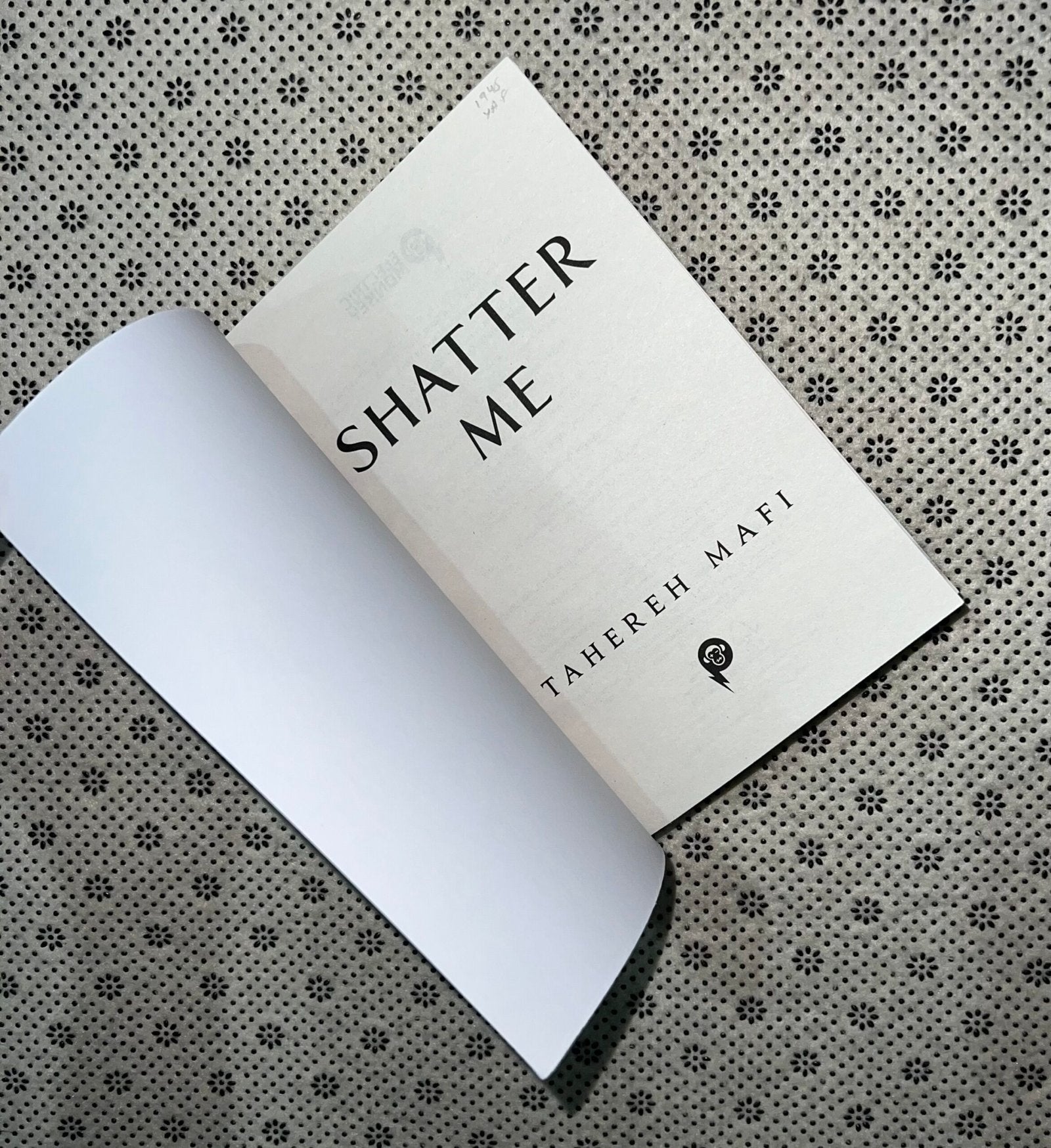 shatter me the shatter me series book 1 by tahereh mafi 2
