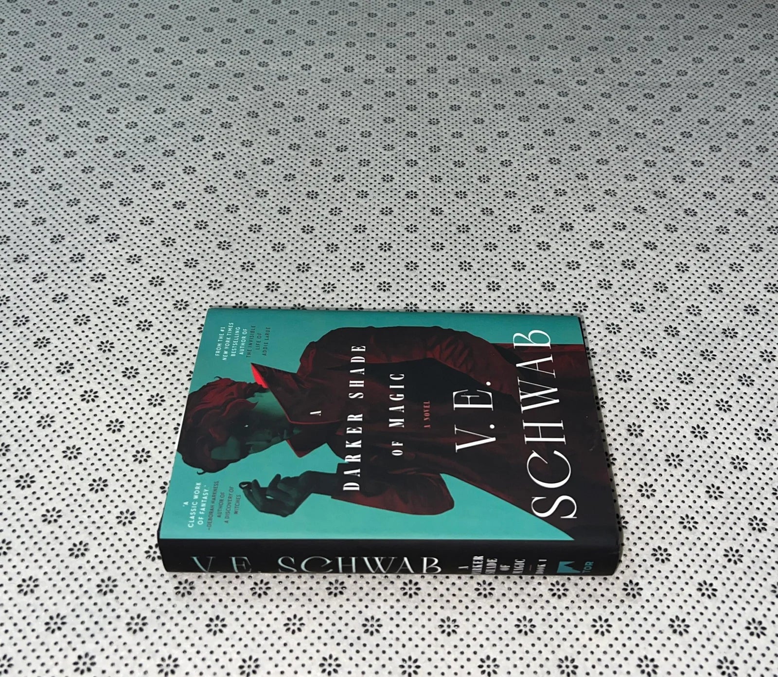 a darker shade of magic shades of magic series book 1 by v e schwab 2