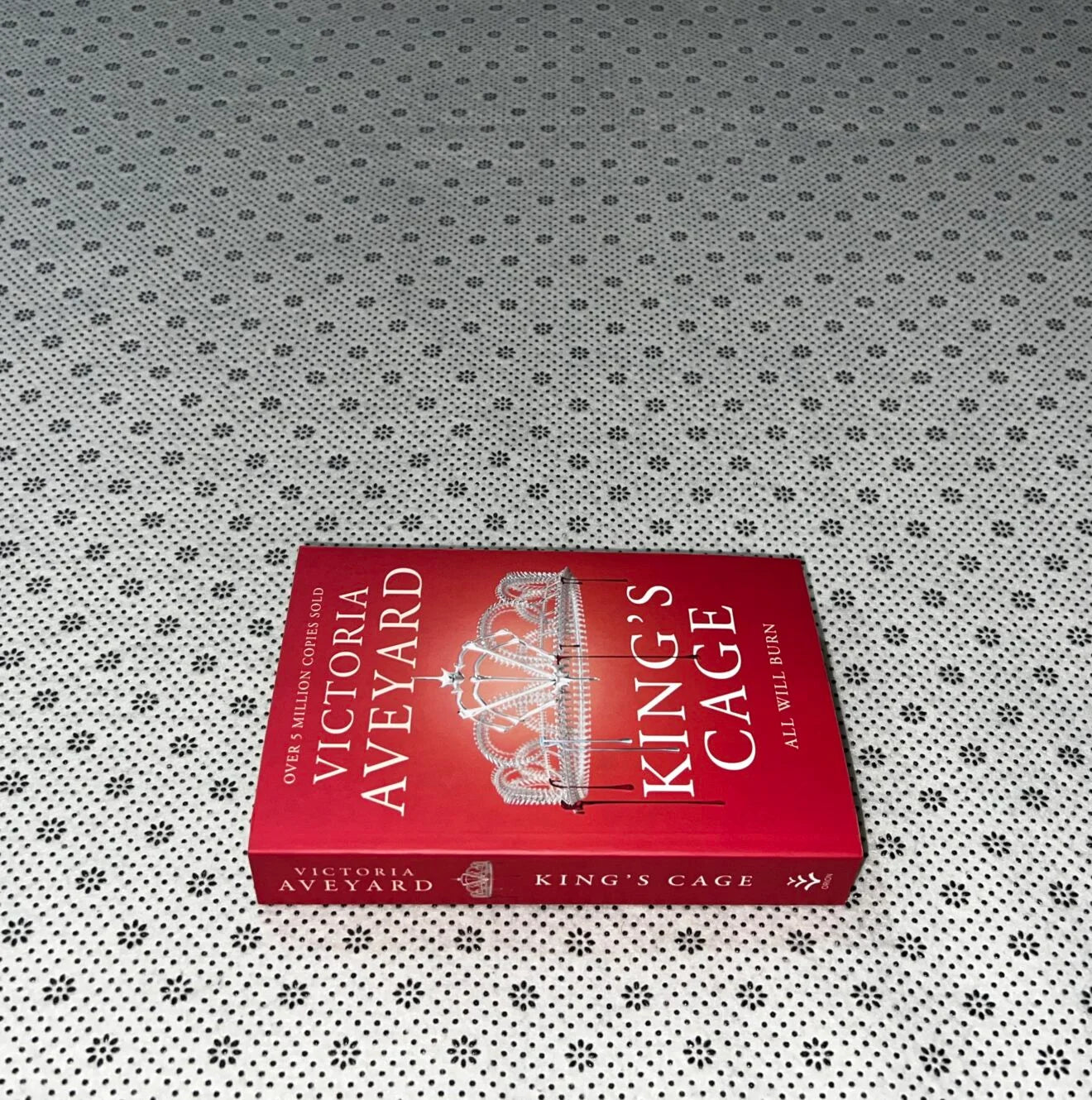 kings cage red queen series book 3 by victoria aveyard 1