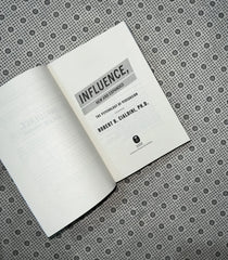 influence new and expanded the psychology of persuasion by robert b cialdini
