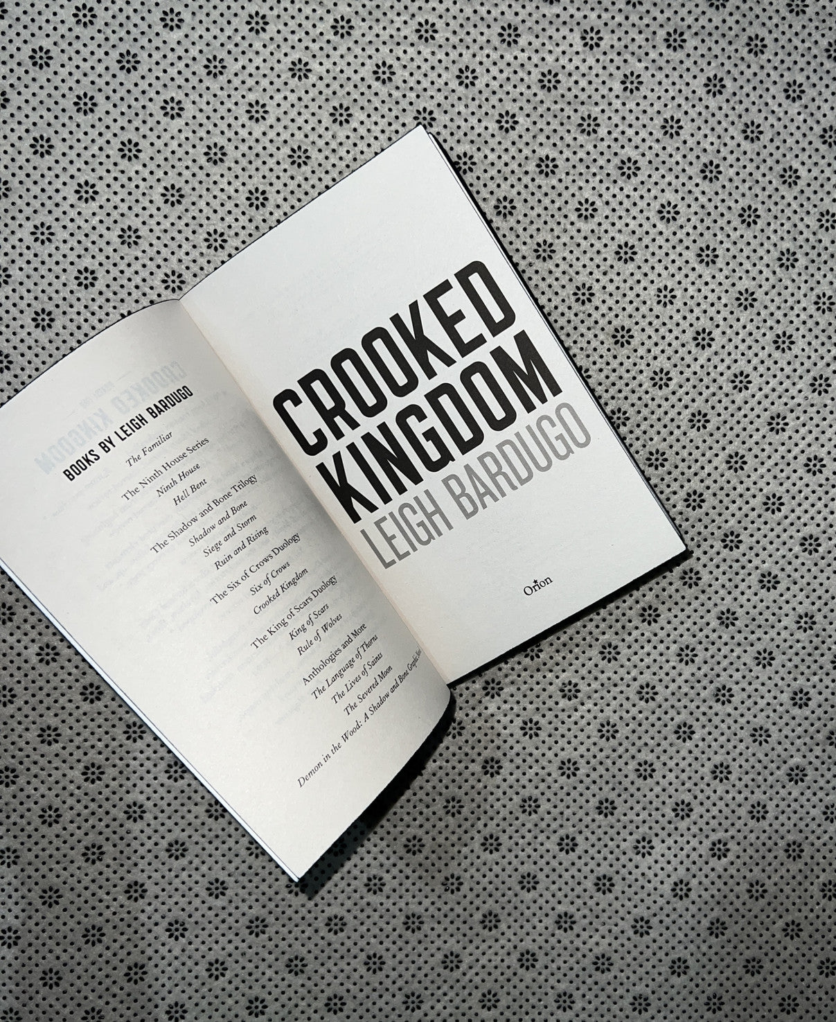 CROOKED KINGDOM: Six Of Crows Series (Book 2) (Dregs Edition) by Leigh Bardugo