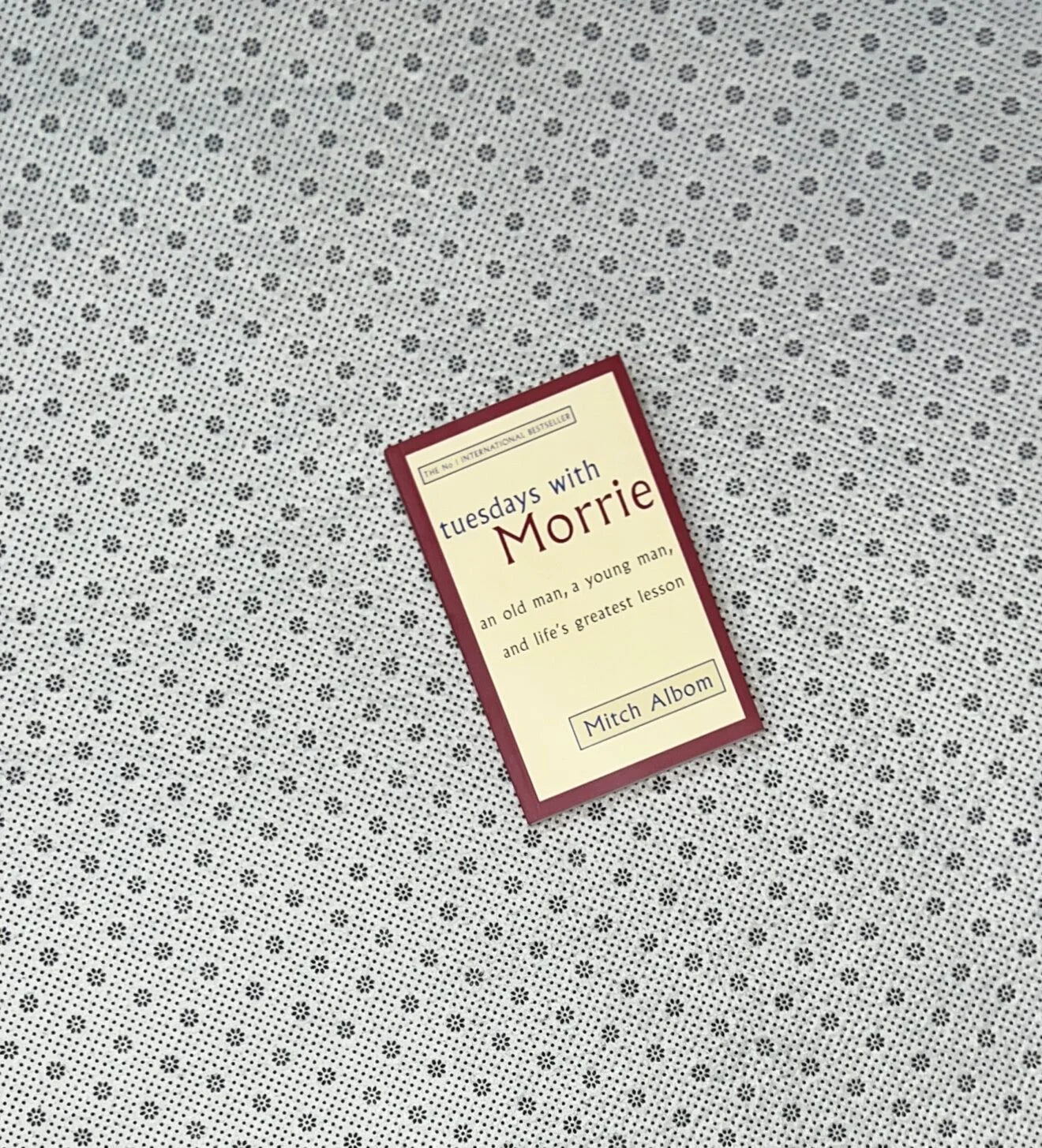 tuesdays with morrie an old man a young man and lifes greatest lesson by mitch albom 1