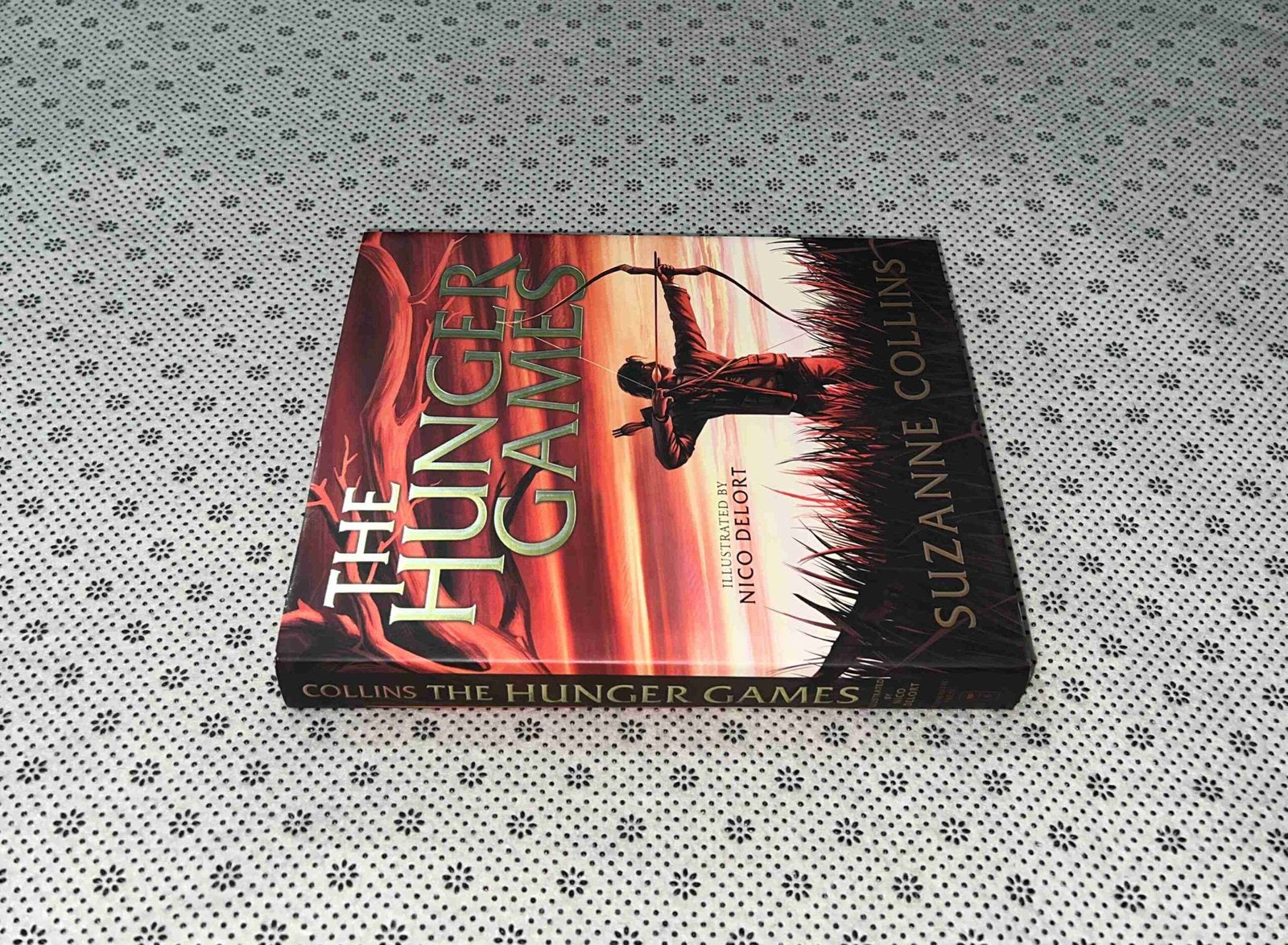 the hunger games the hunger games series book 1 illustrated edition by suzanne collins