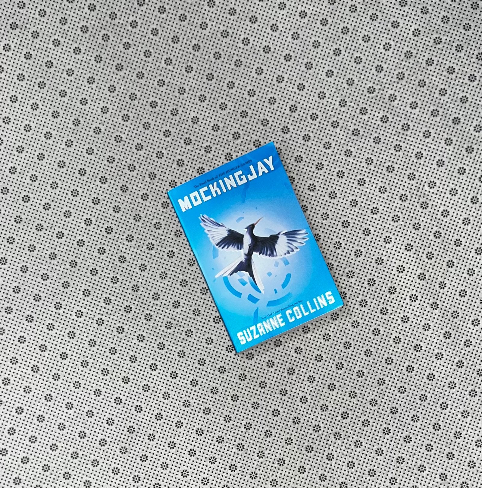 mockingjay the hunger games series book 3 by suzanne collins 1