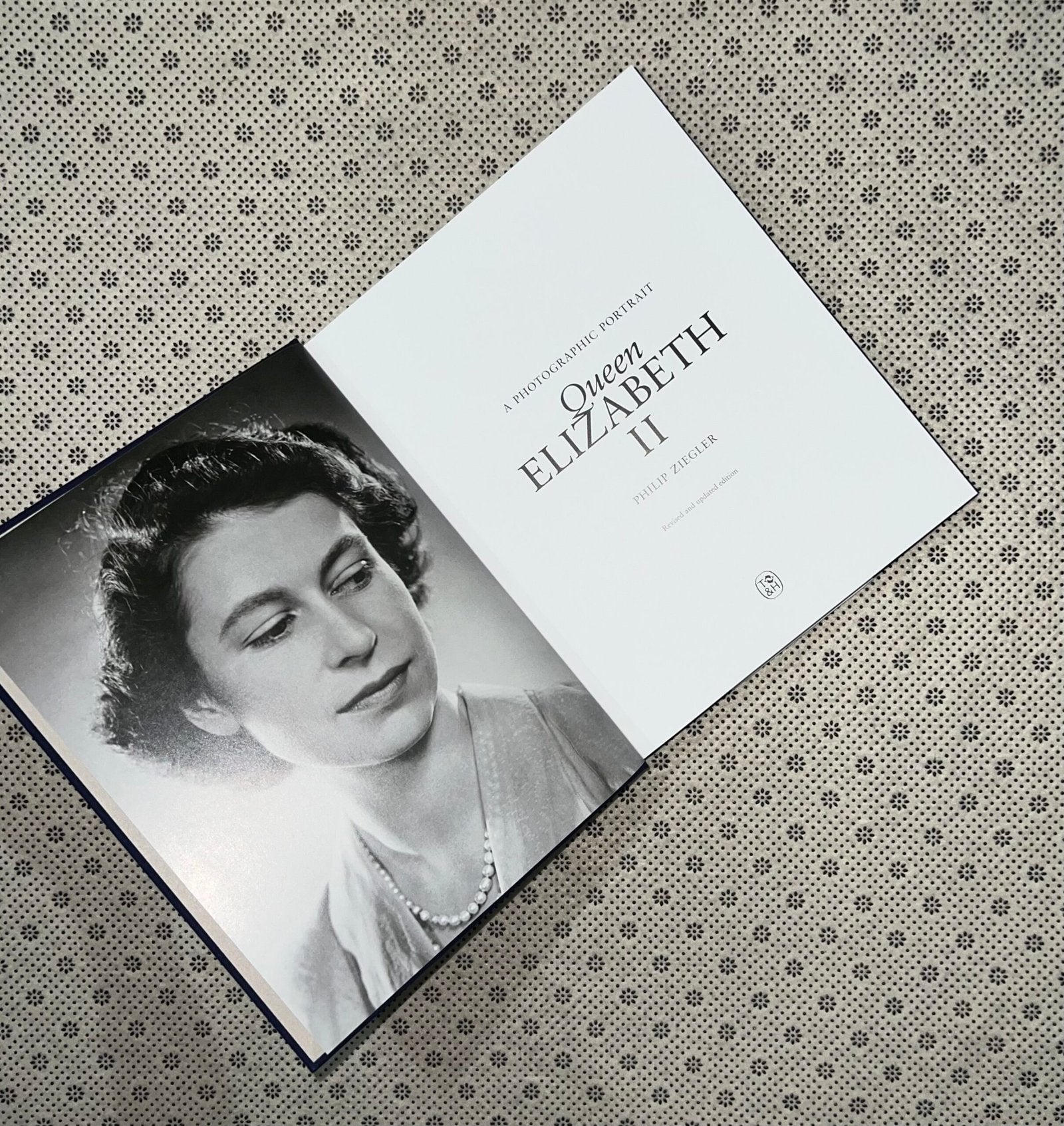 queen elizabeth 2 by jane eastoe