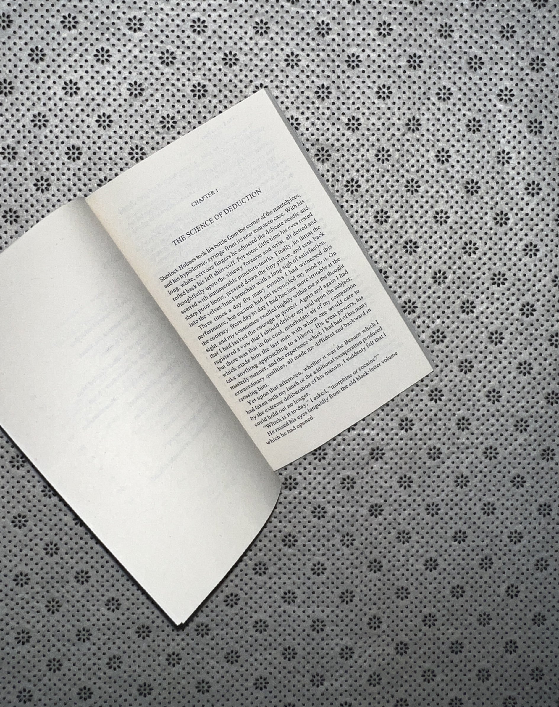 THE SIGN OF THE FOUR: A Sherlock Holmes Novel (Readings Classics) by Arthur Conan Doyle