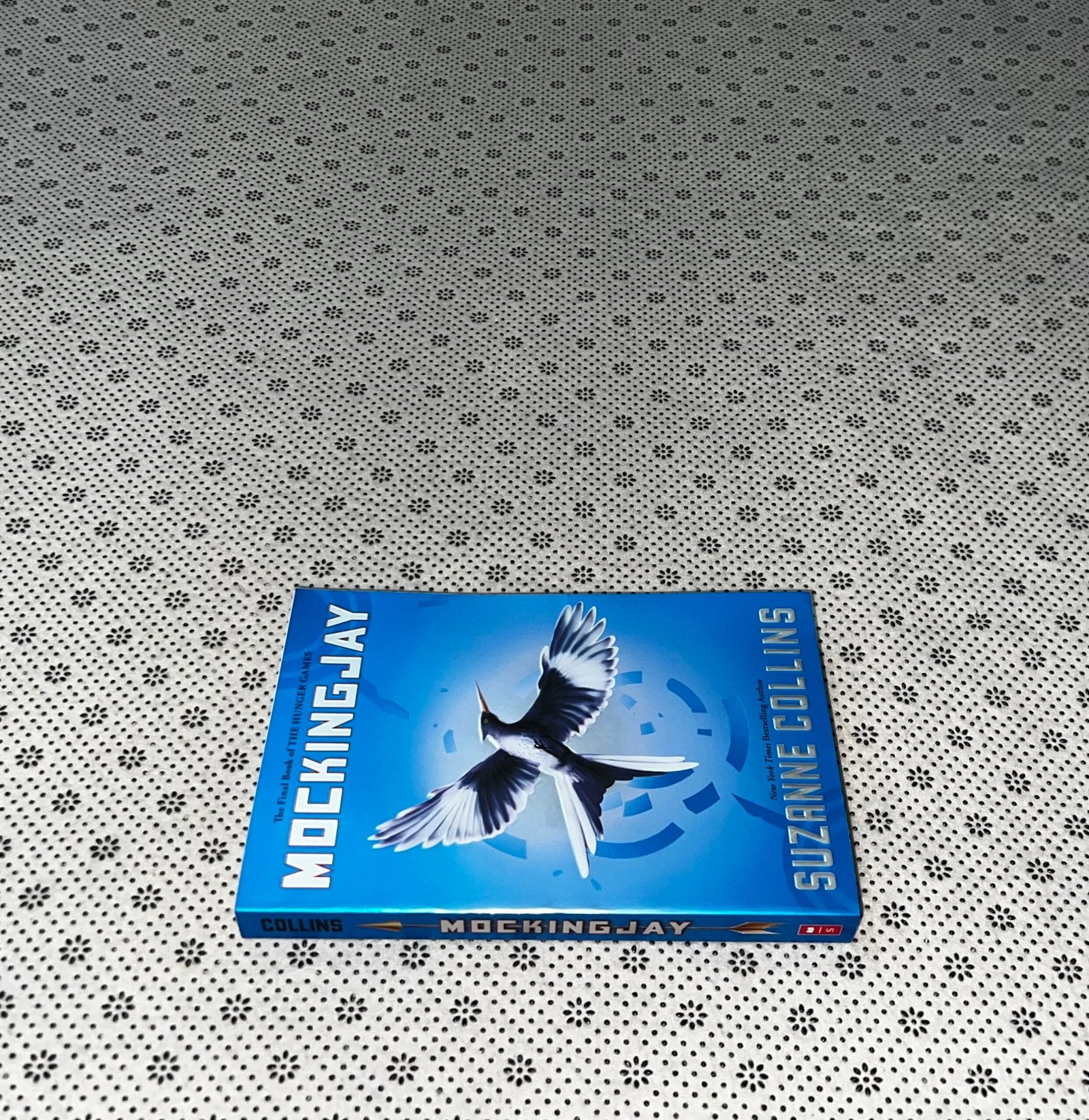 mockingjay the hunger games series book 3 by suzanne collins 1