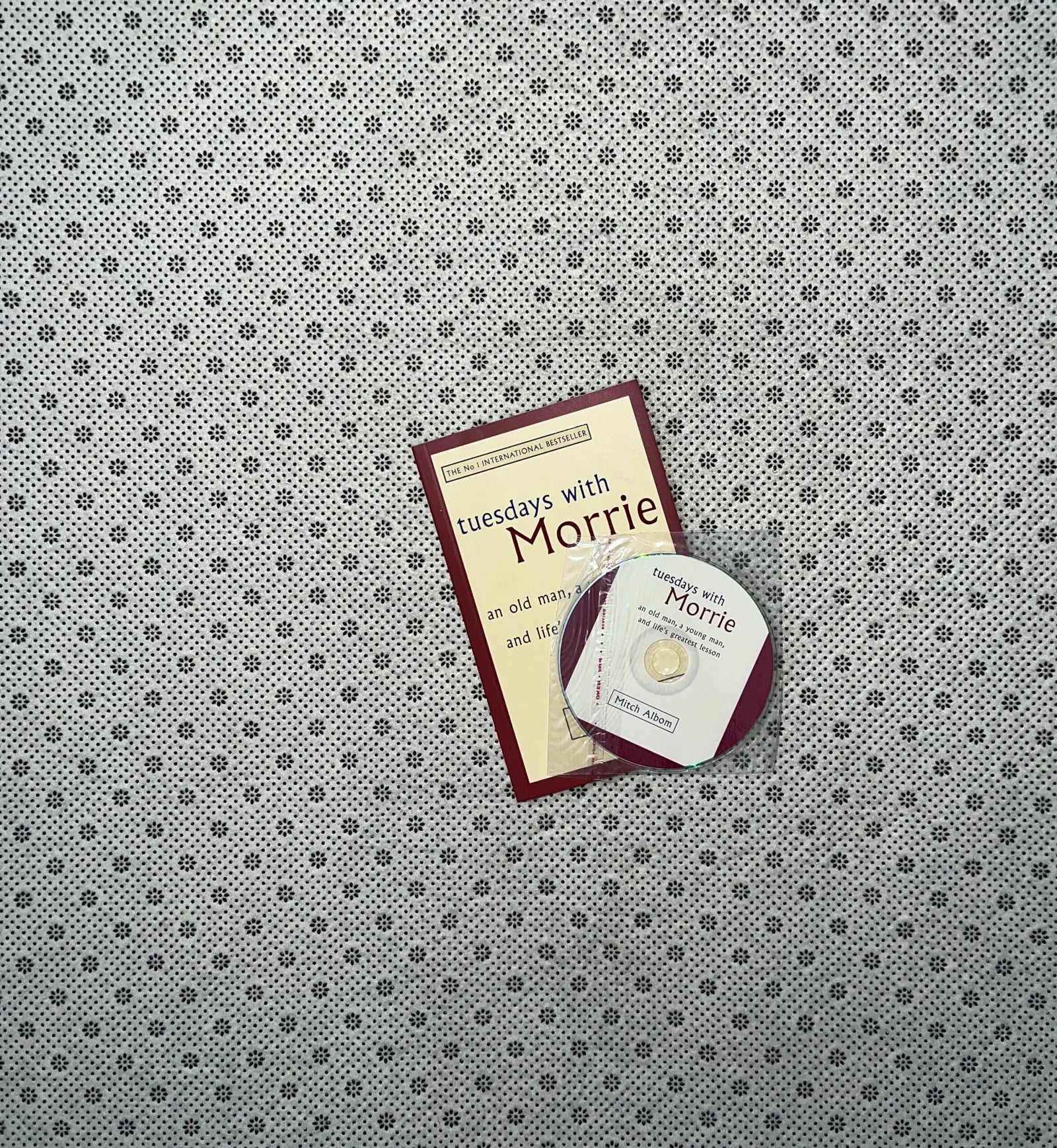 tuesdays with morrie an old man a young man and lifes greatest lesson by mitch albom 1