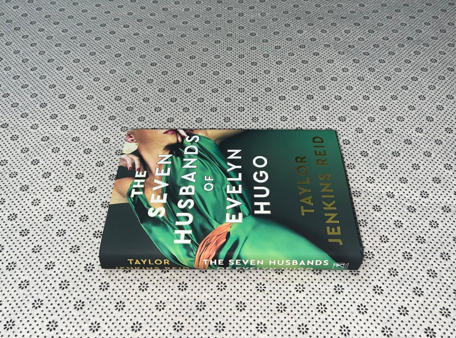 the seven husbands of evelyn hugo deluxe collectors edition by taylor jenkins reid
