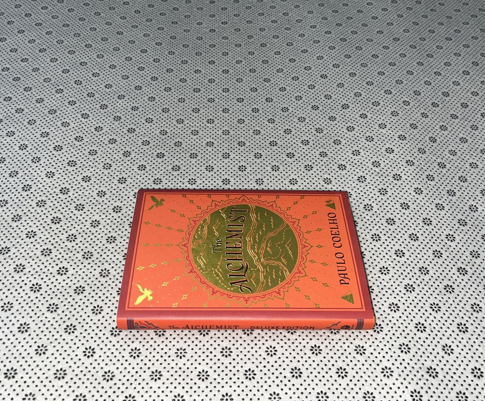 the alchemist the 25th anniversary edition golden coloured edges by paulo coelho