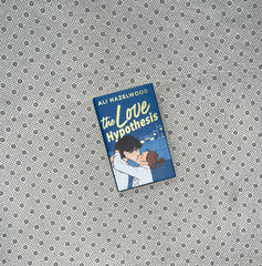 THE LOVE HYPOTHESIS by Ali Hazelwood