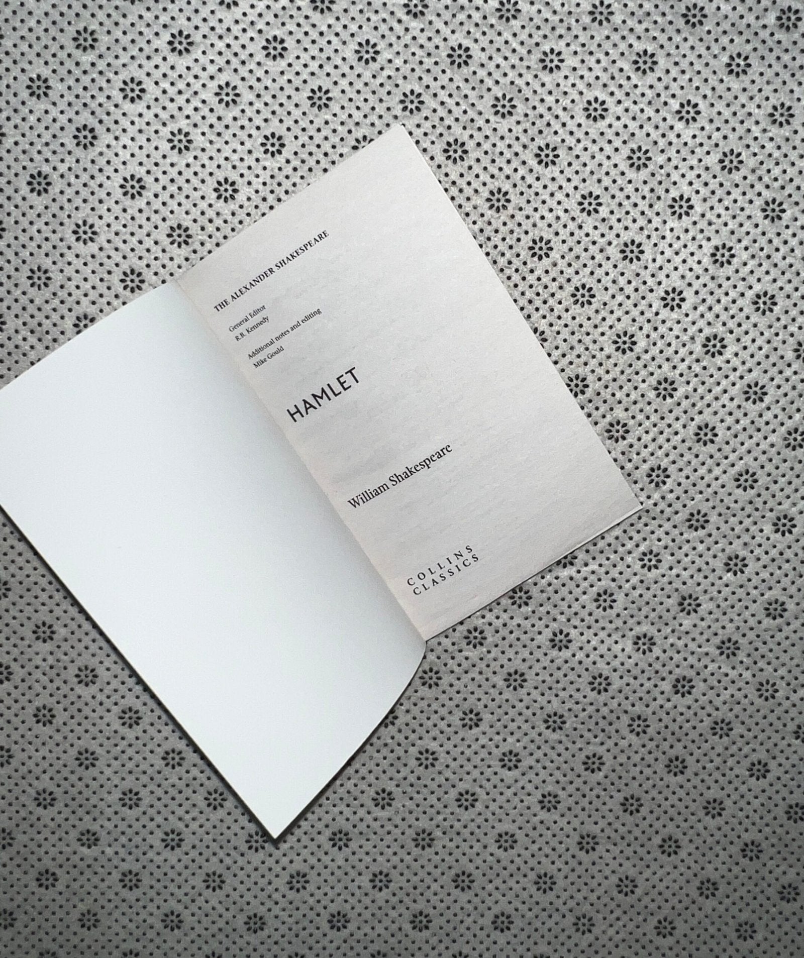hamlet collins classics by william shakespeare