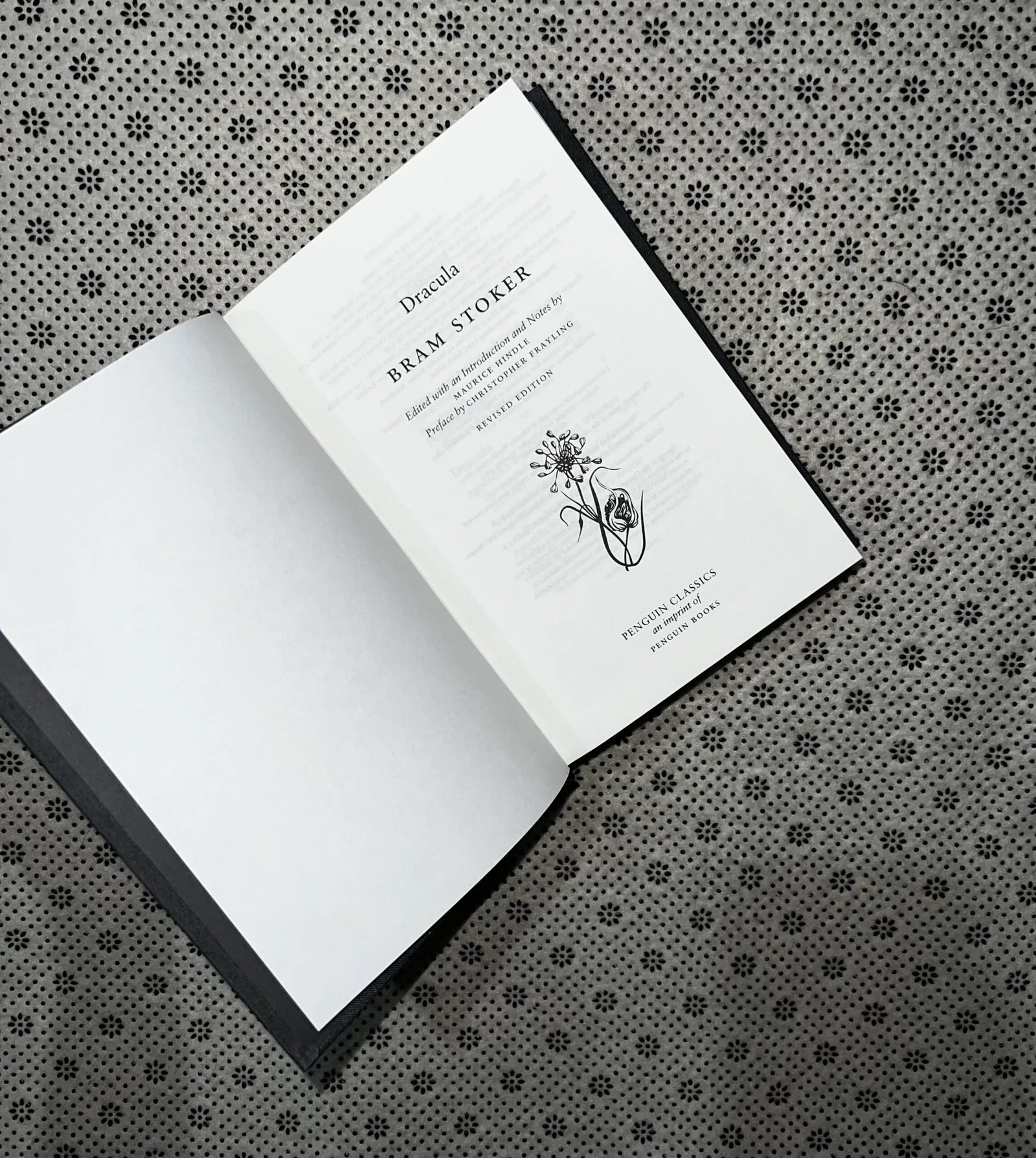 dracula penguin clothbound classics by bram stoker