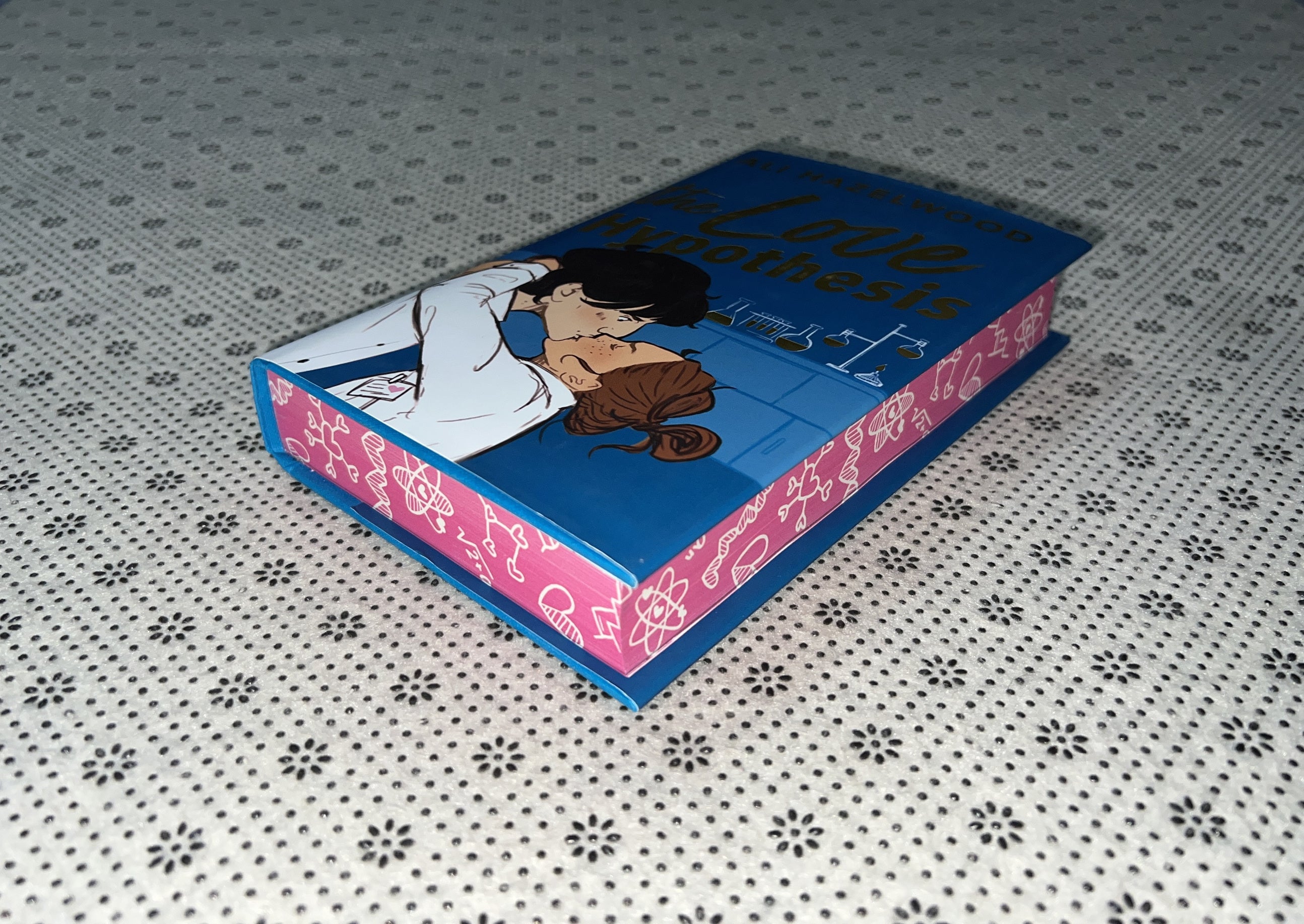 THE LOVE HYPOTHESIS by Ali Hazelwood