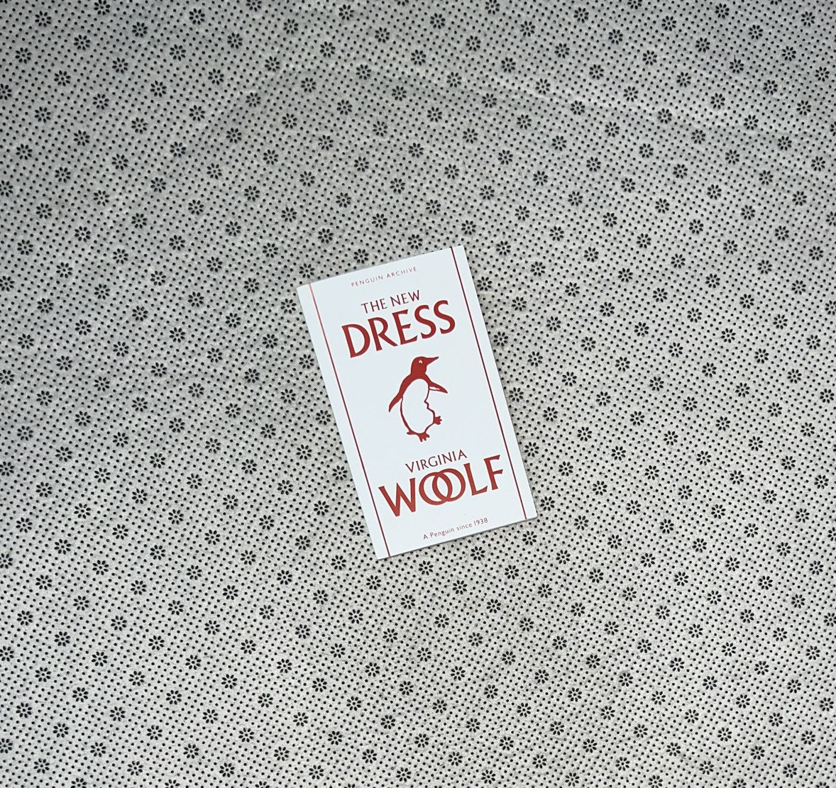THE NEW DRESS  (Penguin archive) by Virginia Woolf