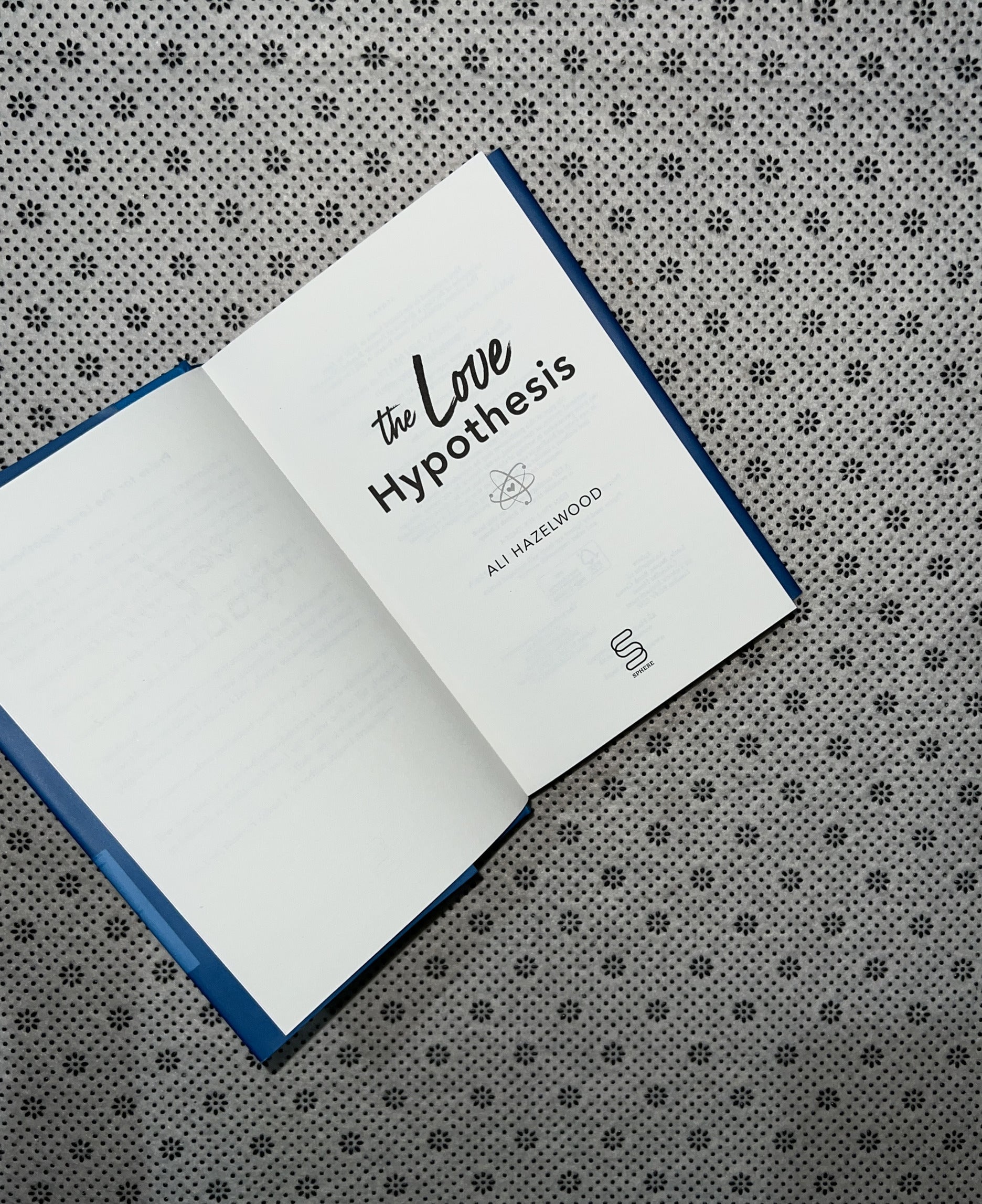 THE LOVE HYPOTHESIS by Ali Hazelwood