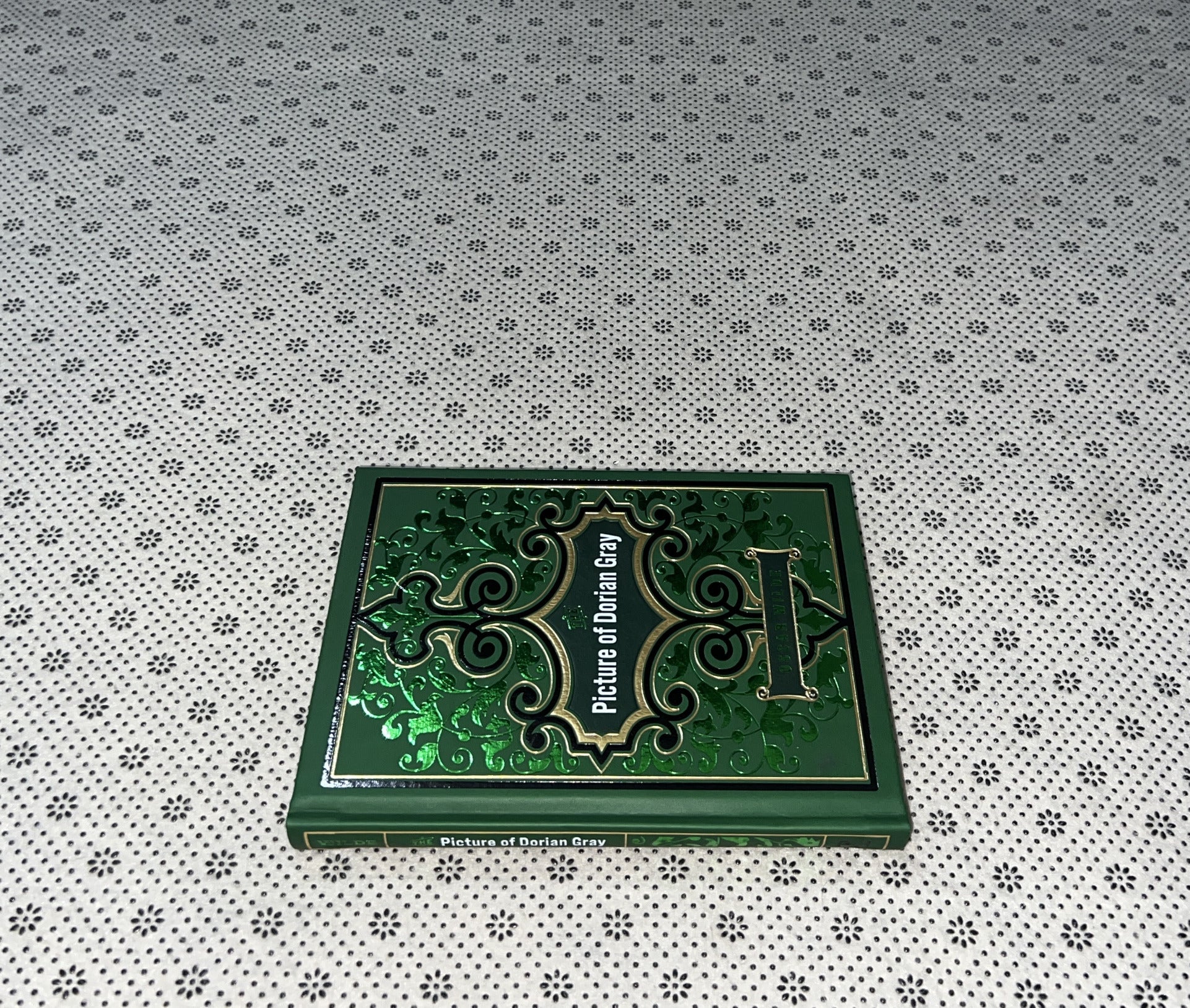THE PICTURE OF DORIAN GRAY (Chartwell Deluxe Editions) by  Oscar Wilde