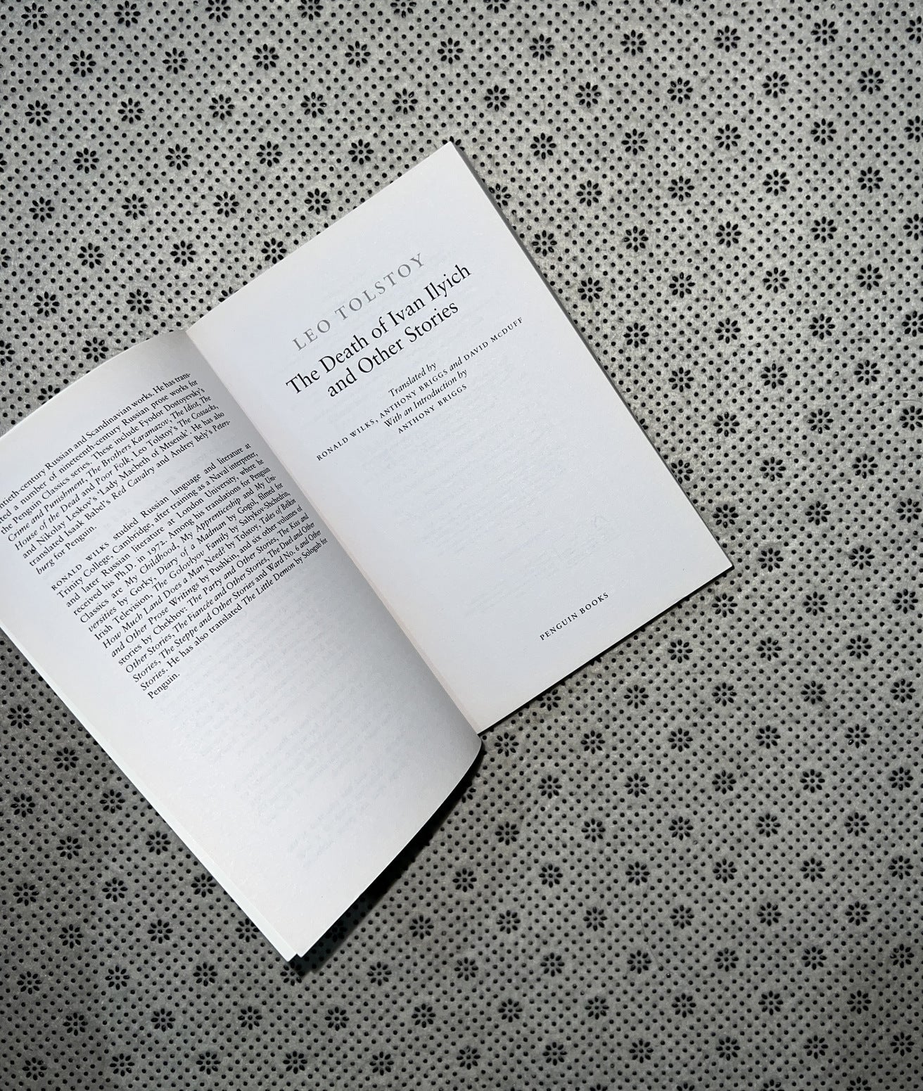 THE DEATH OF IVAN ILYICH AND OTHER STORIES (Penguin Classics) by Leo Tolstoy