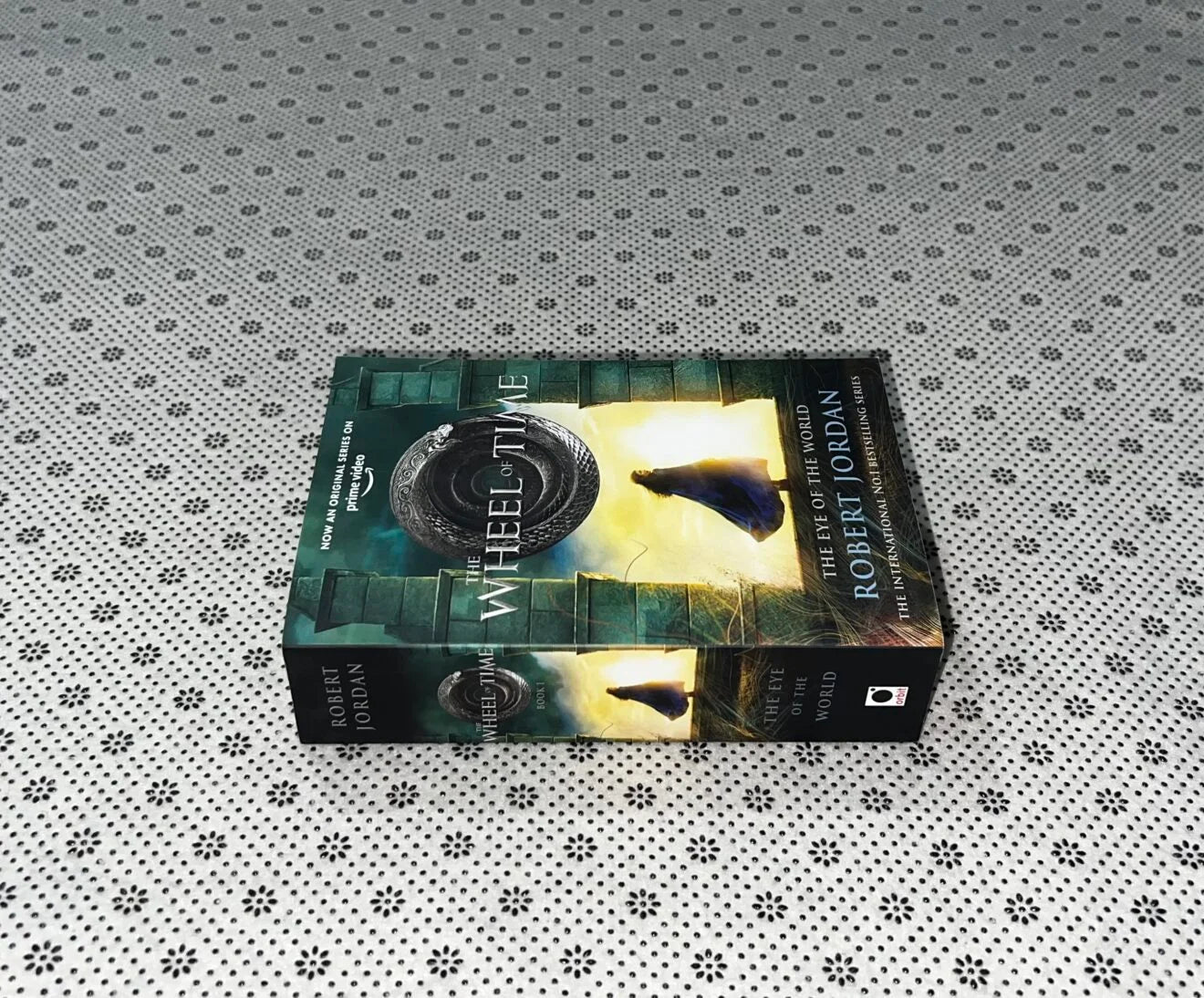 the eye of the world the wheel of time series book 1 tv tie in edition by robert jordan