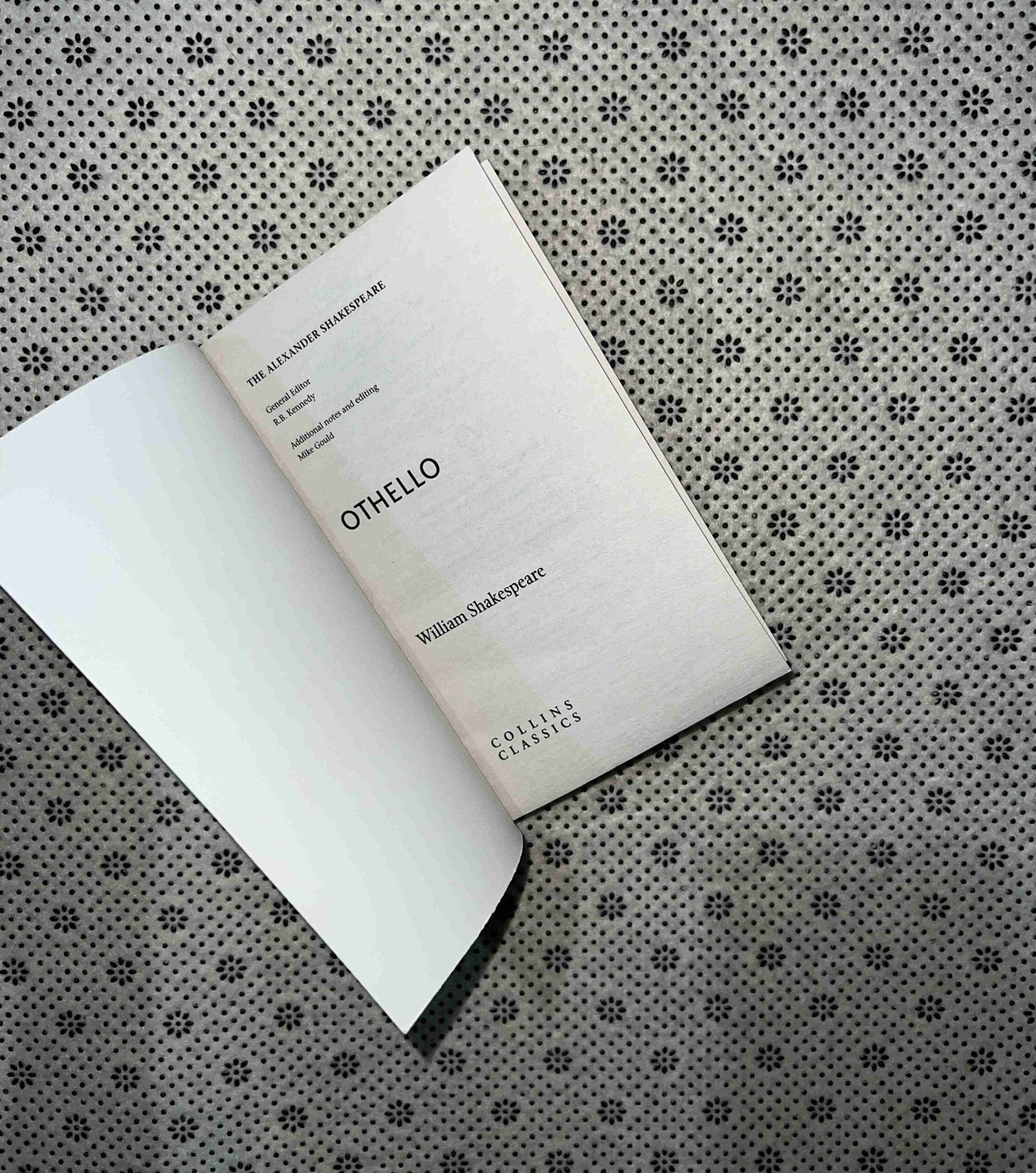 othello collins classics by william shakespeare