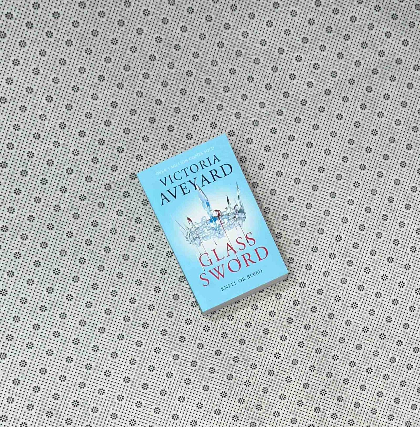 glass sword red queen series book 2 by victoria aveyard