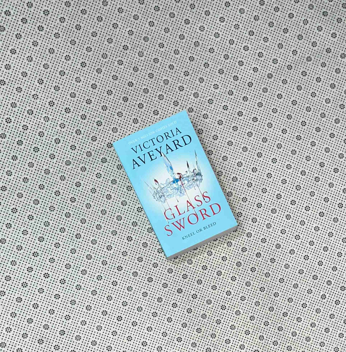 glass sword red queen series book 2 by victoria aveyard