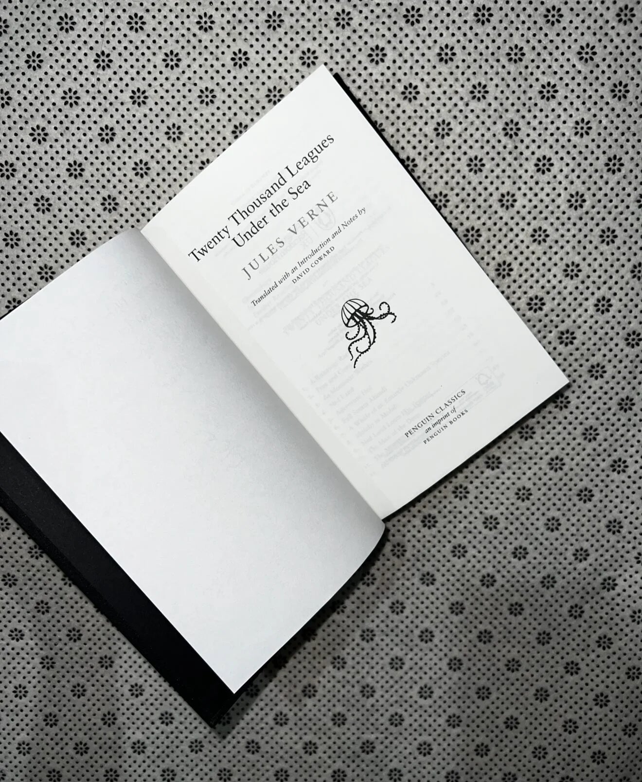twenty thousand leagues under the sea penguin clothbound classics by jules verne