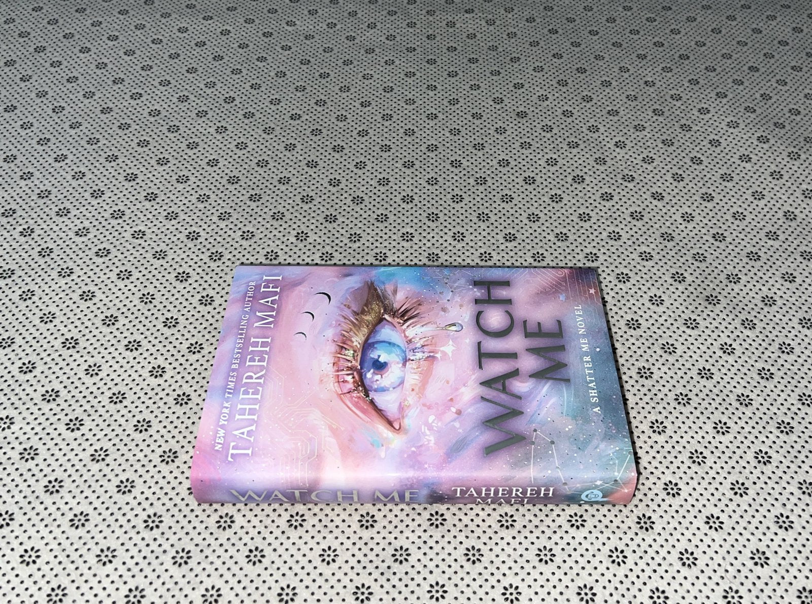 watch me shatter me the new republic series book 1 designed edges by tahereh mafi