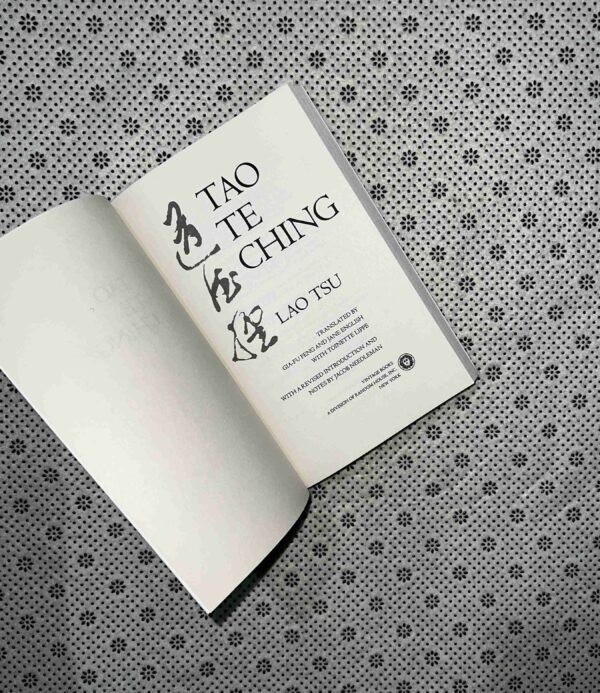 TAO TE CHING (Penguin Classics Deluxe Edition) by Lao Tzu