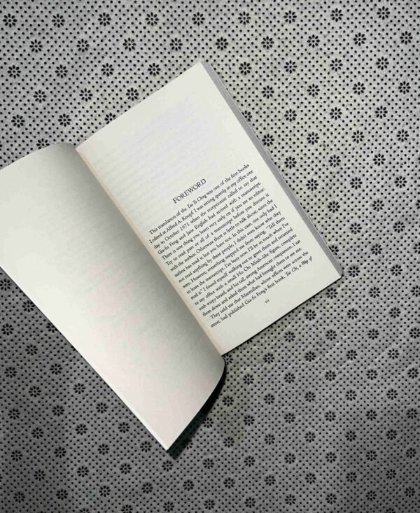 TAO TE CHING (Penguin Classics Deluxe Edition) by Lao Tzu